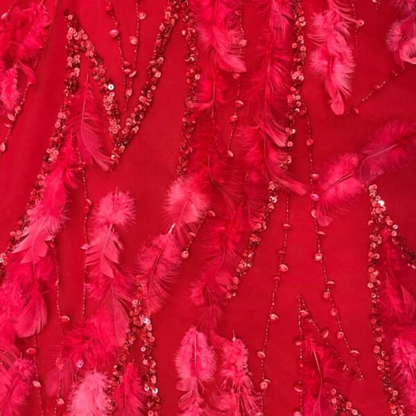 Tul con Plumas y Lentejuelas Rojas