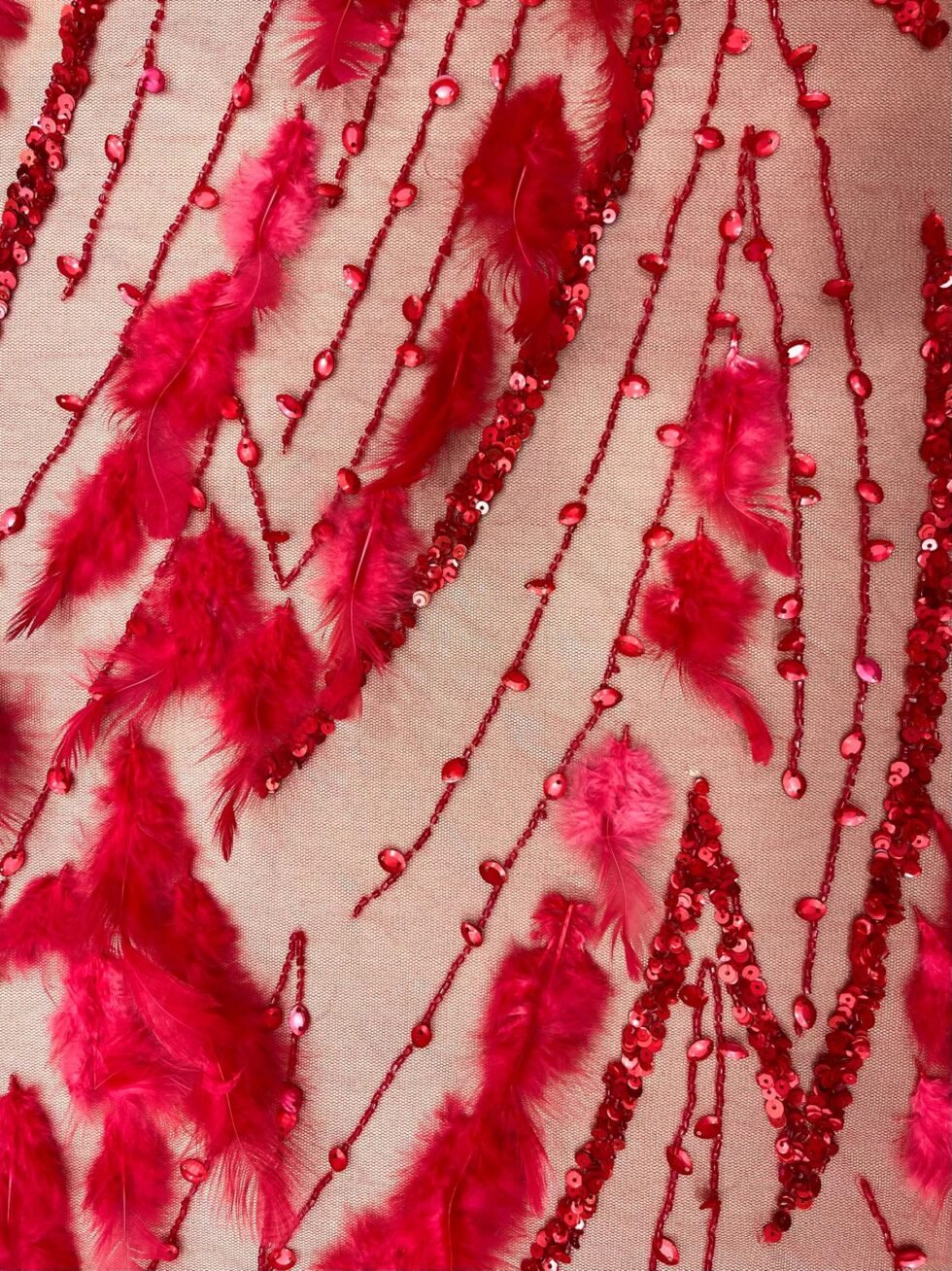 Tul con Plumas y Lentejuelas Rojas - Imagen 5